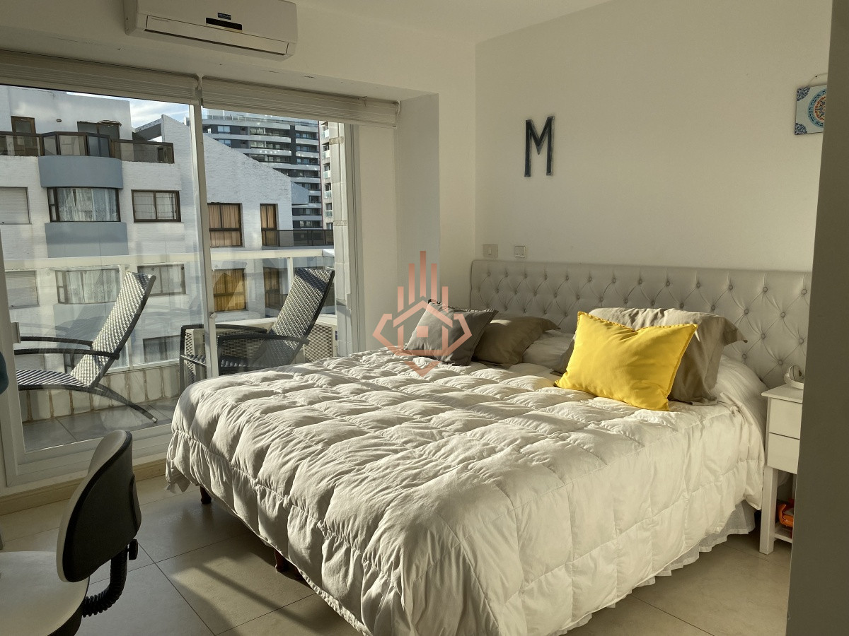 Venta apartamento de 3 dormitorios mas dependencia, frente a playa Brava.