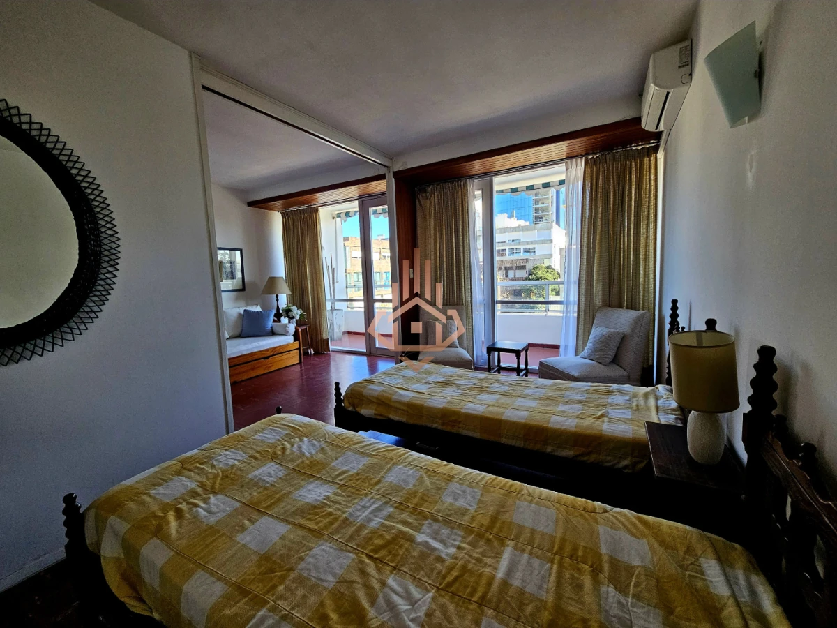 Se Vende Apartamento de un Dormitorio con Balcon en la Peninsula de Punta Dle Este