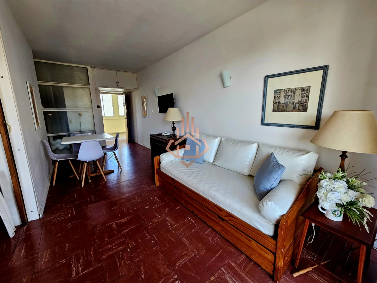 Se Vende Apartamento de un Dormitorio con Balcon en la Peninsula de Punta Dle Este
