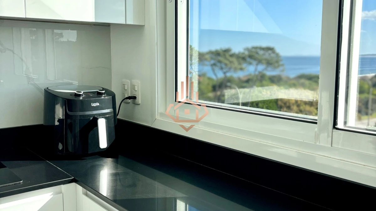 Apartamento en Venta 3 suites + servicio en Paramount Tower, Playa Mansa