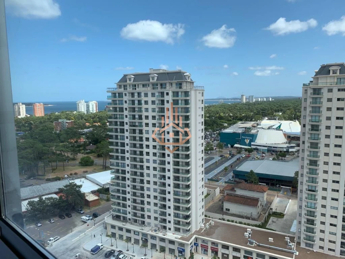 Venta Apartamento de 3 dormitorios con vista al mar.