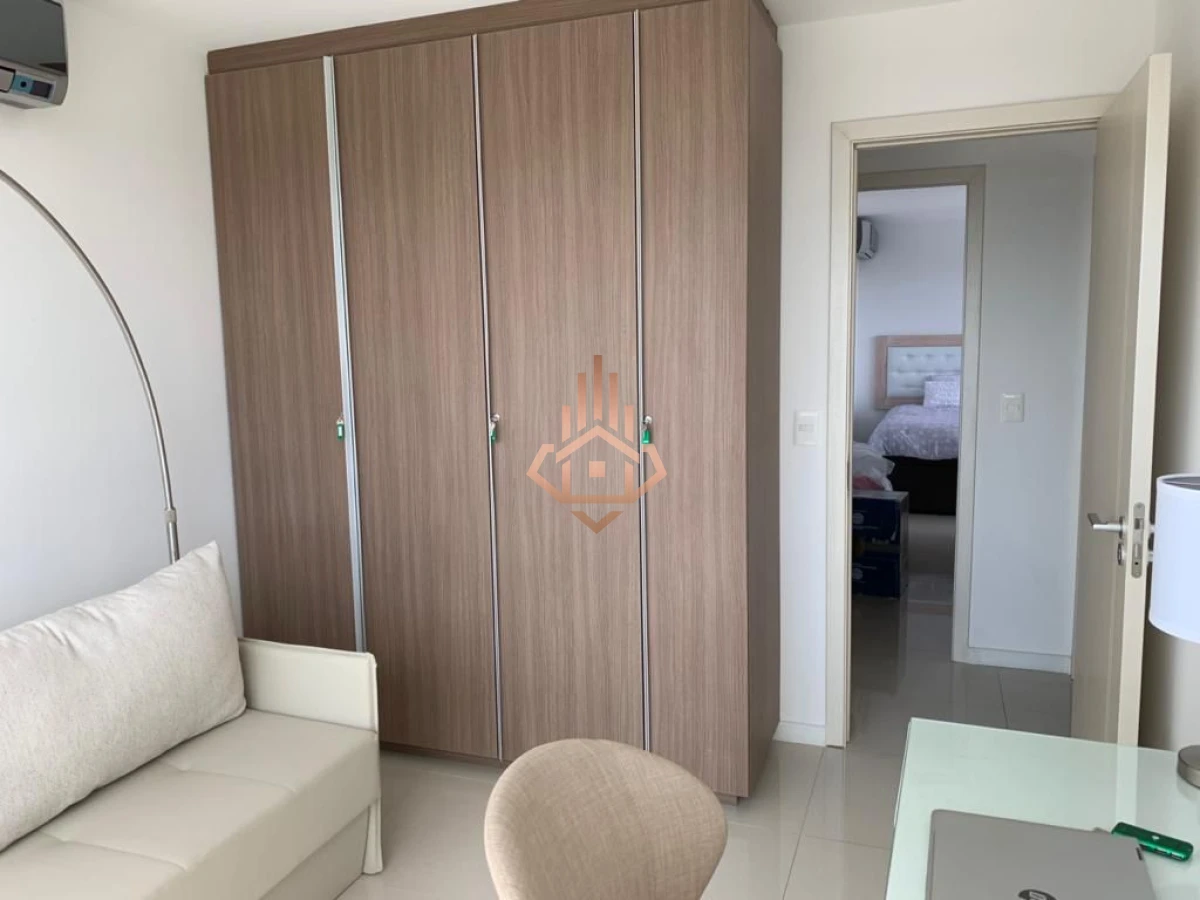 Venta Apartamento de 3 dormitorios con vista al mar.