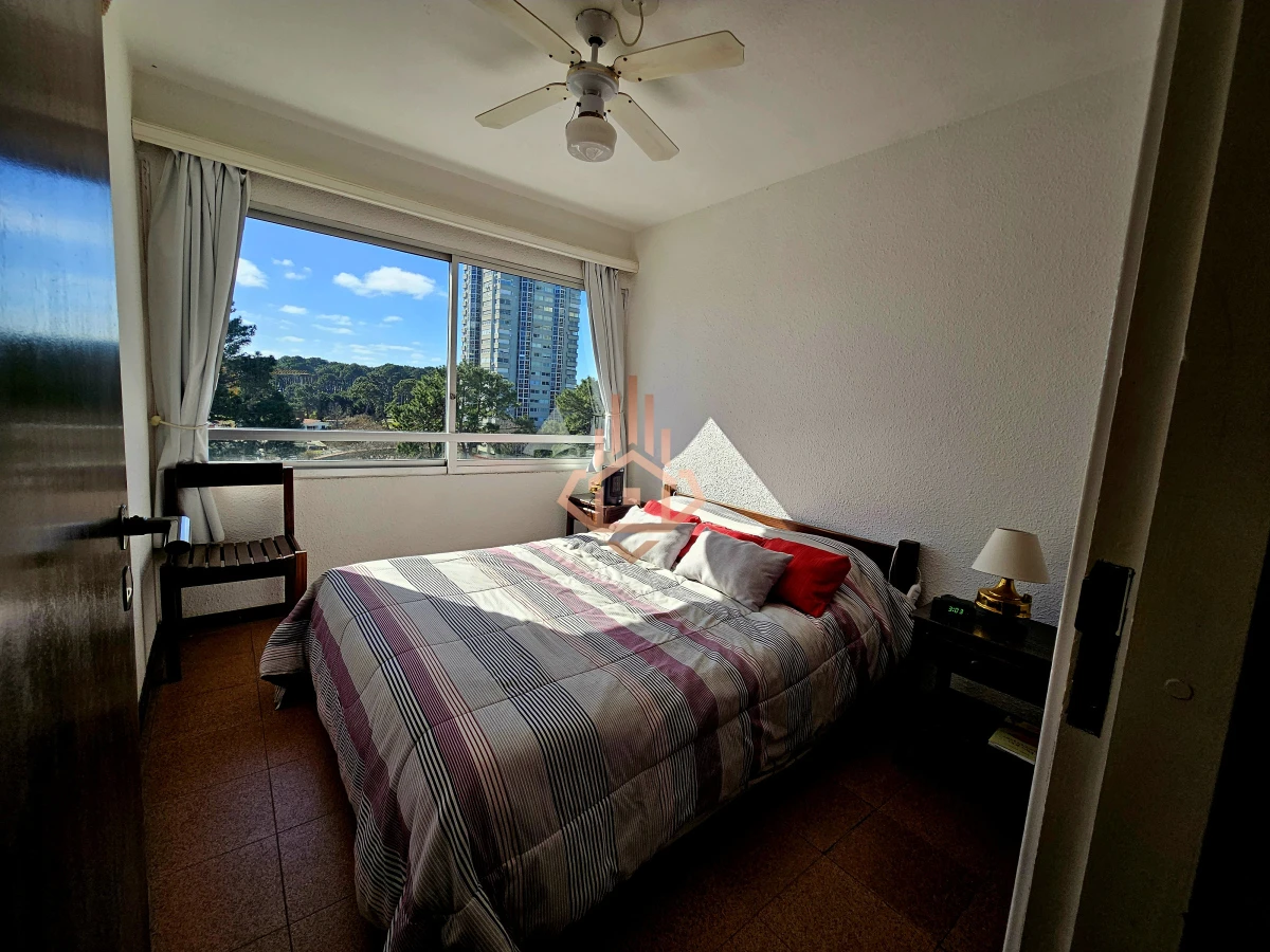 Alquiler temporal, e cuartos y medio, zona Roosevelt