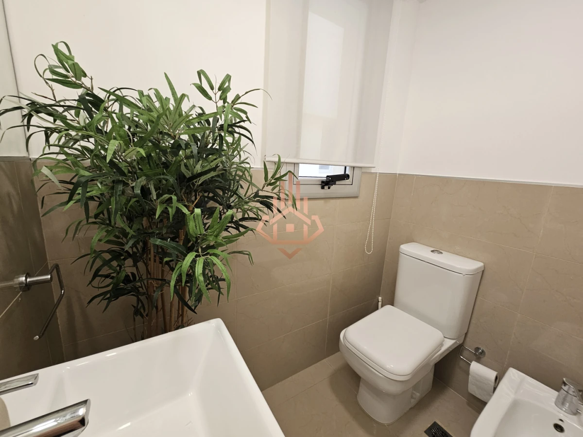 Alquiler de 3 Dormitorios en Suite en Primera Línea de la Brava