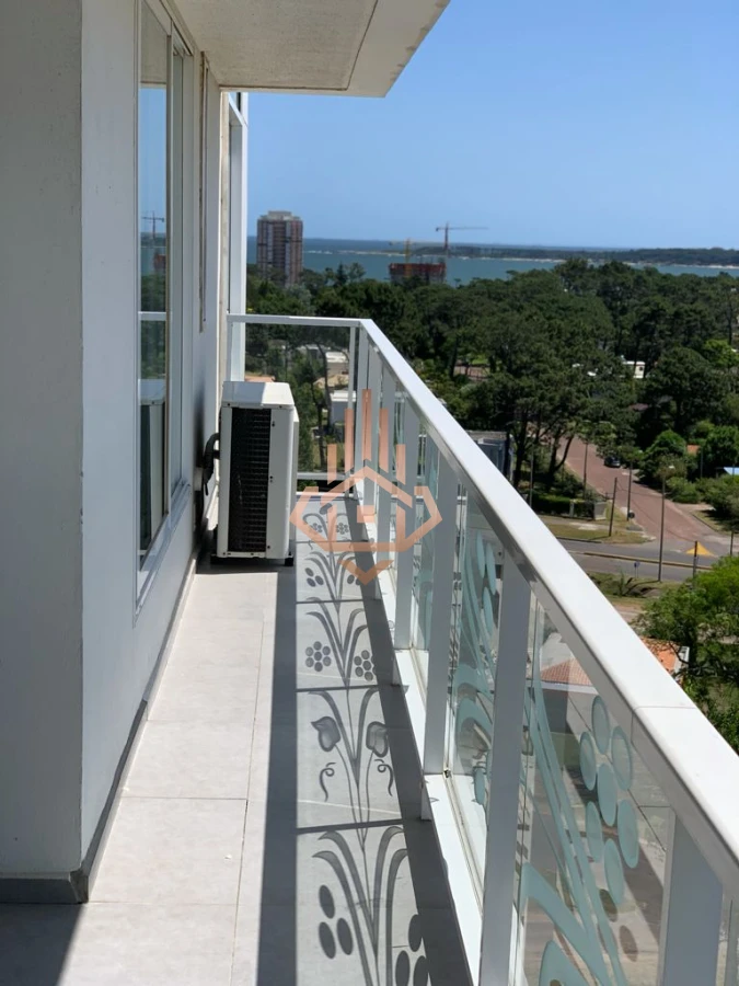 Venta en Punta del Este Edificio Yoo 1 Dormitorio y medio