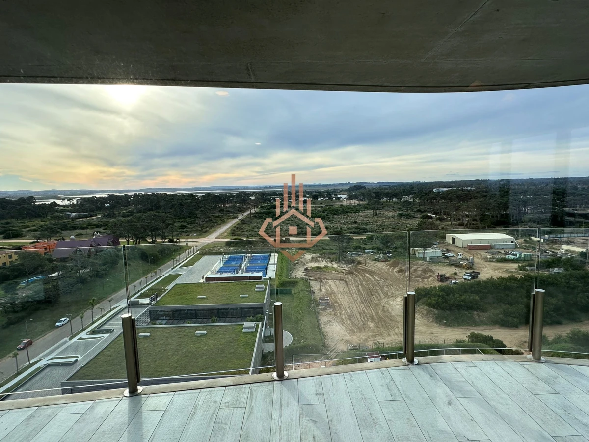 Venta departamento en Surfside de 2 dormitorios + den con vista al Mar