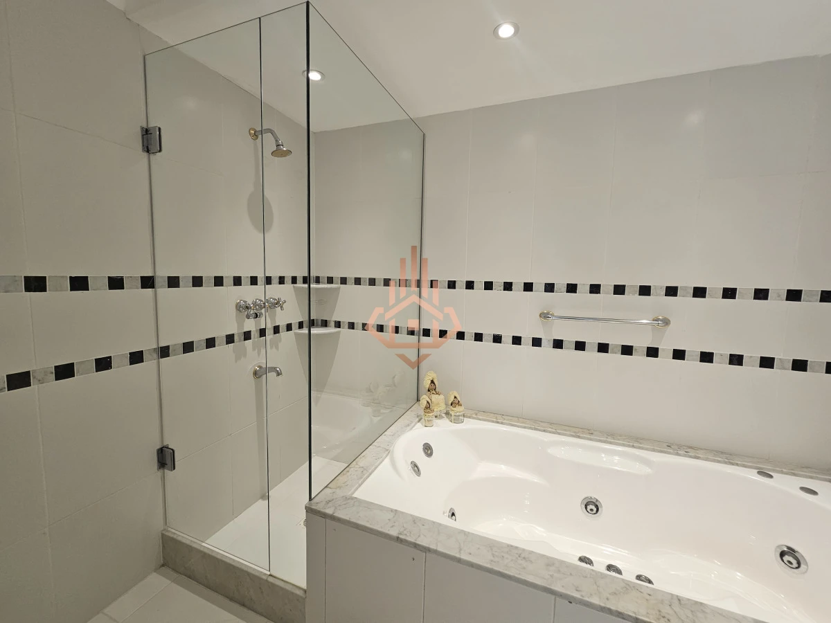 Se Vende Depto en Primera Linea de 4 Dormitorios en Suite Playa Brava