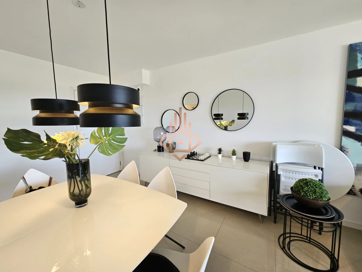 Alquiler de 3 Dormitorios en Suite en Primera Línea de la Brava