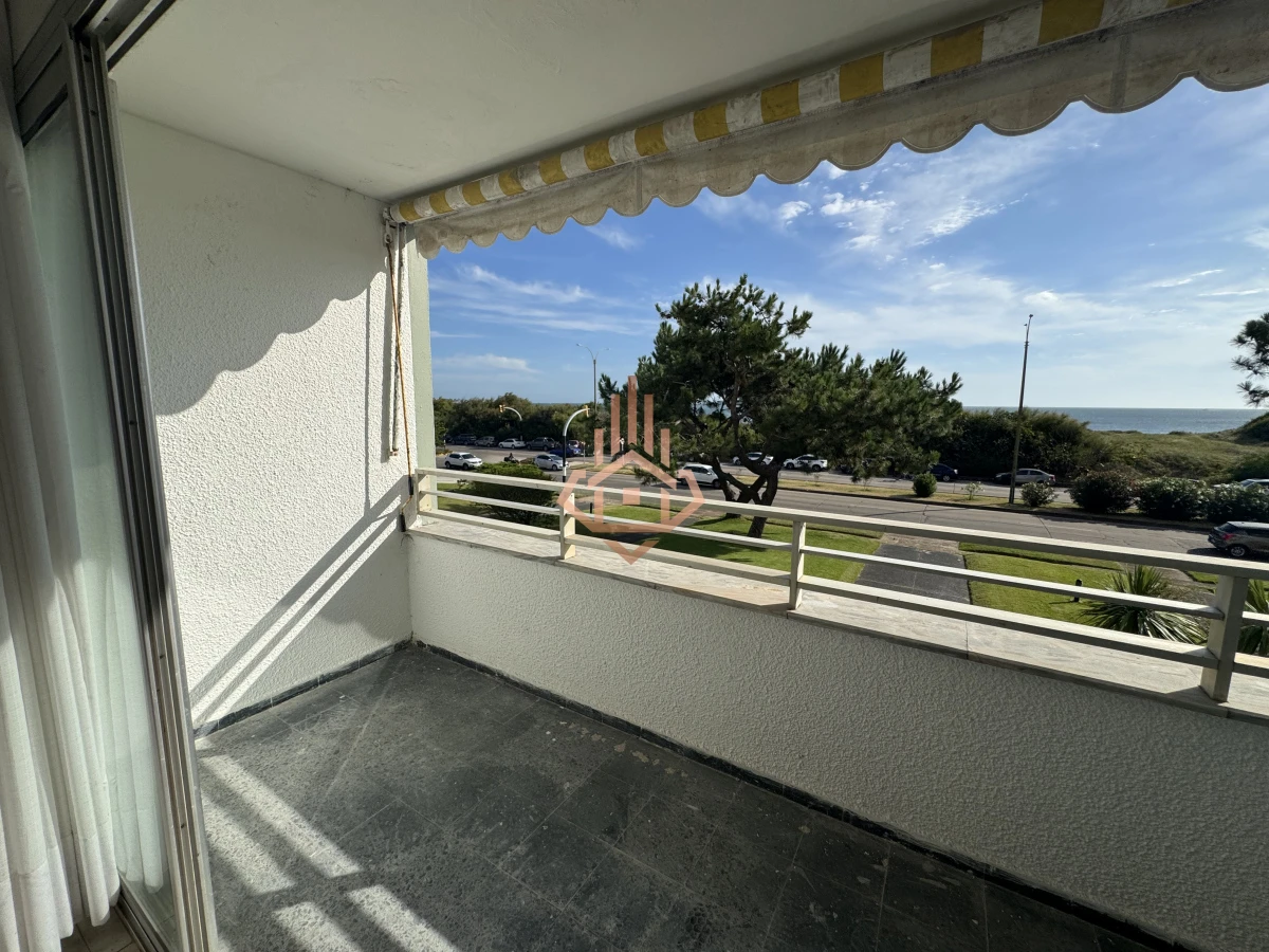 Venta apartamento frente al Mar de 3 dormitorios.