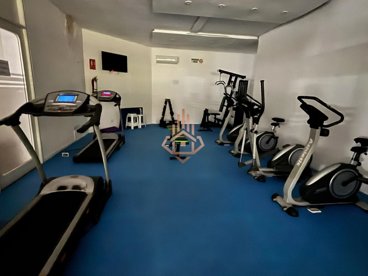 Penthouse en Roosevelt, Dos Cuartos, Dos Baños, 6 Personas, Psicina Cancha de Tenis