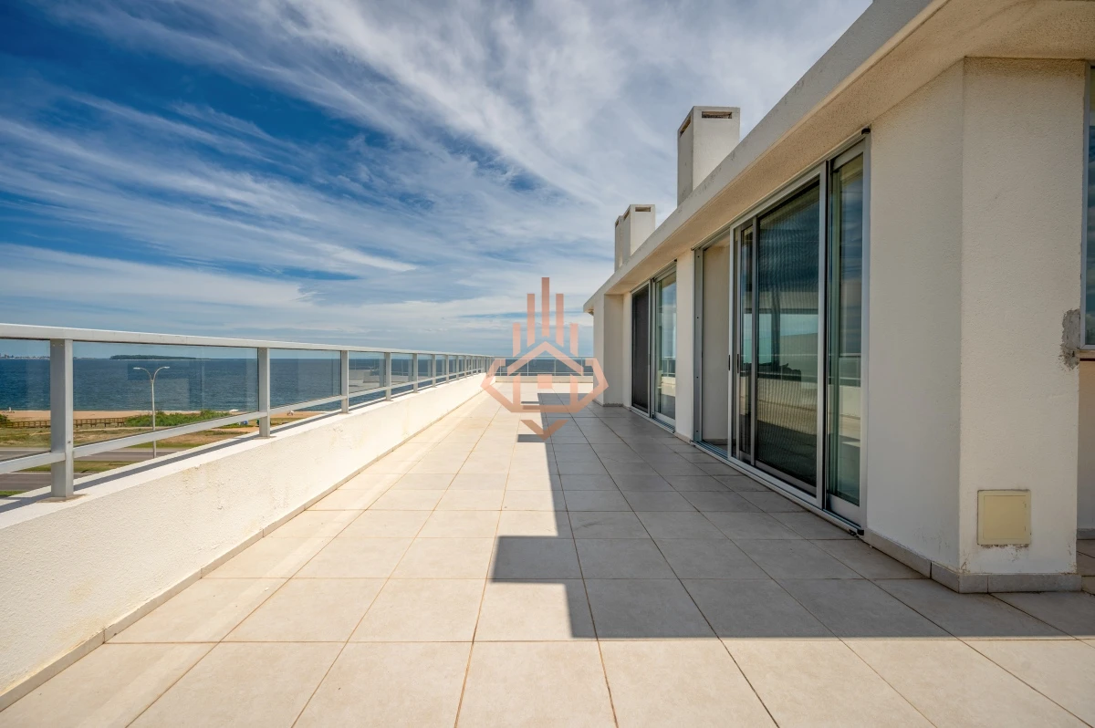 Venta Apartamento Penthouse 4 dormitorios, Frente al mar