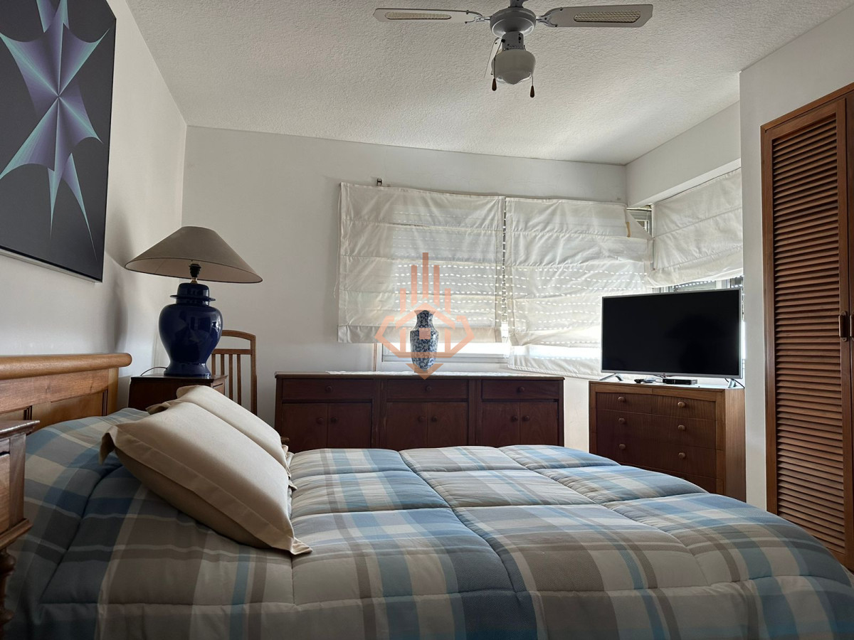 Venta Apartamento 3 dormitorios más dependencia sobre Roosevelt