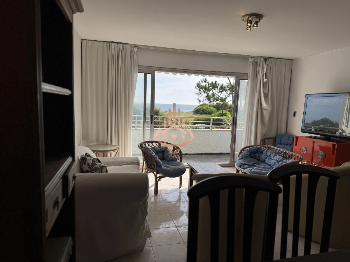 Venta apartamento frente al Mar de 3 dormitorios.