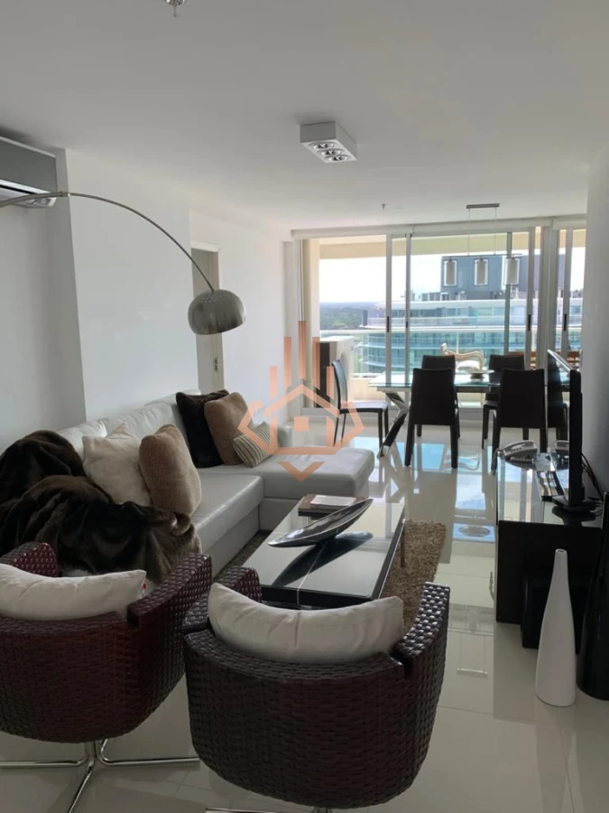 Venta Apartamento de 3 dormitorios con vista al mar.