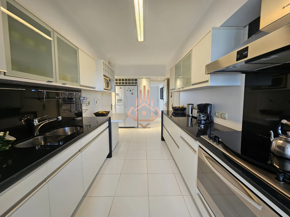 Se Vende Depto en Primera Linea de 4 Dormitorios en Suite Playa Brava