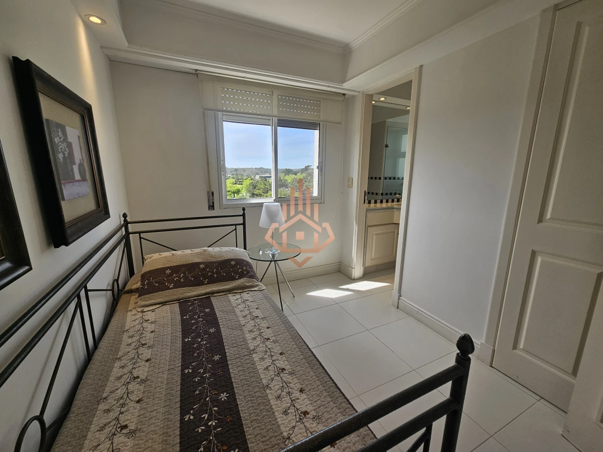 Se Vende Depto en Primera Linea de 4 Dormitorios en Suite Playa Brava