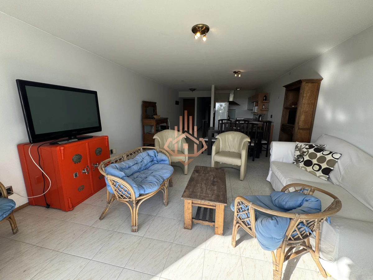 Venta apartamento frente al Mar de 3 dormitorios.