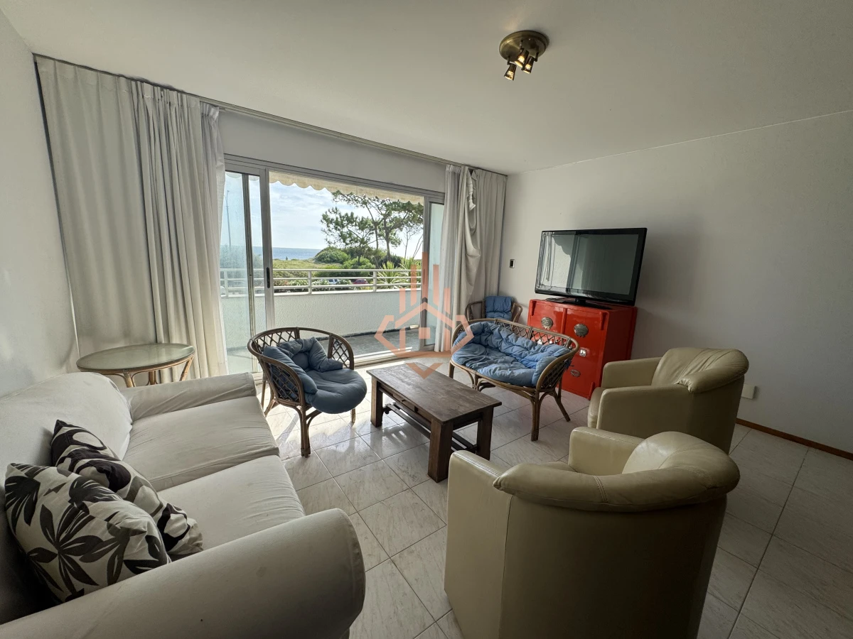 Venta apartamento frente al Mar de 3 dormitorios.
