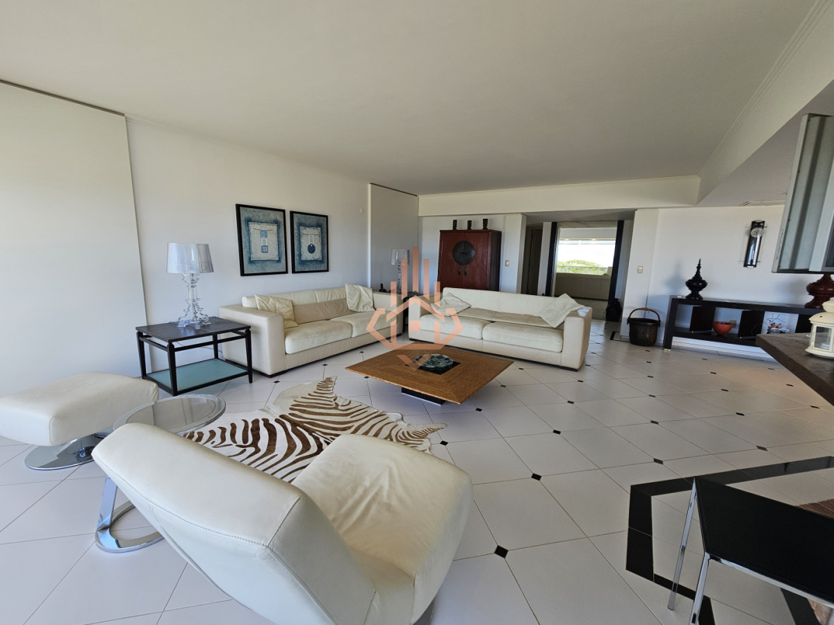 Se Vende Apartamento de 4 Dormitorios en Suite y Terraza Privada con Barbacoa Cerrada Balcon con Espectaculares Vistas