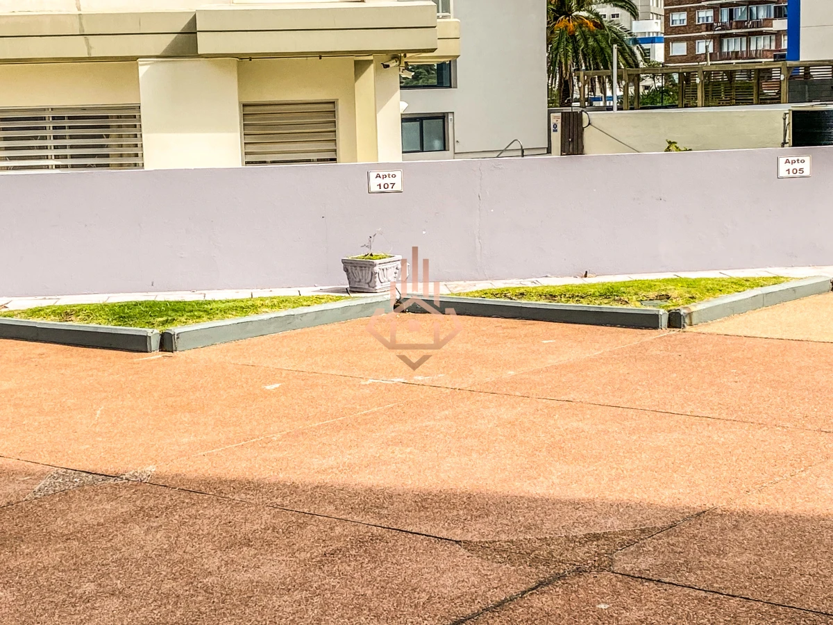 ¡Oportunidad única en Parada 3 de la Brava, Punta del Este! Apartamento 2 dormitorios y medio