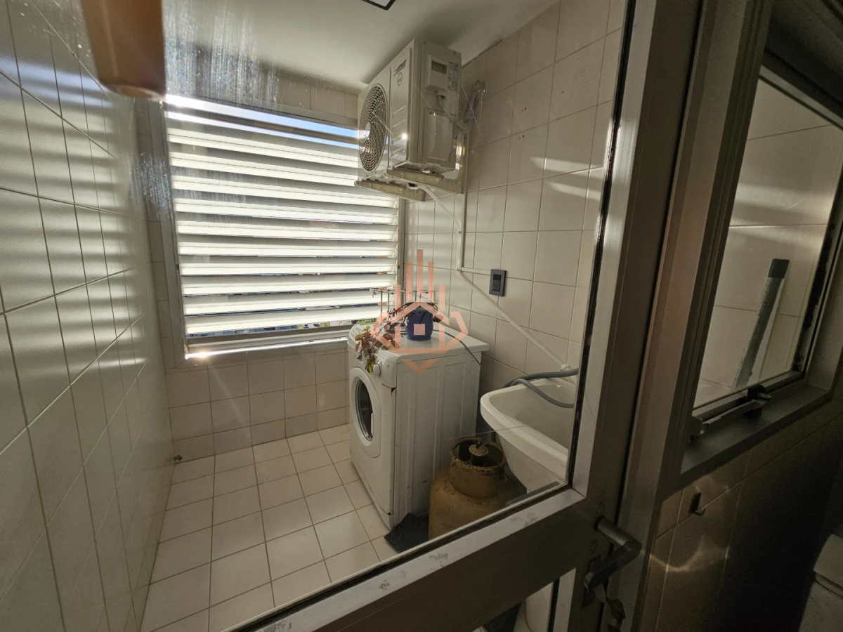 Venta de Apartamento de Dos Dormitorios y Medio Piso Alto