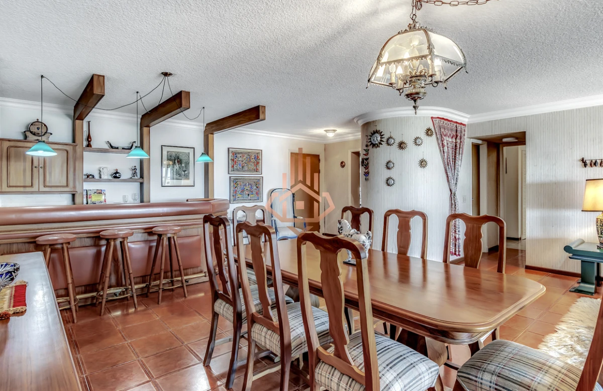 Venta apartamento de 3 dormitorios mas dependencia frente al Mar