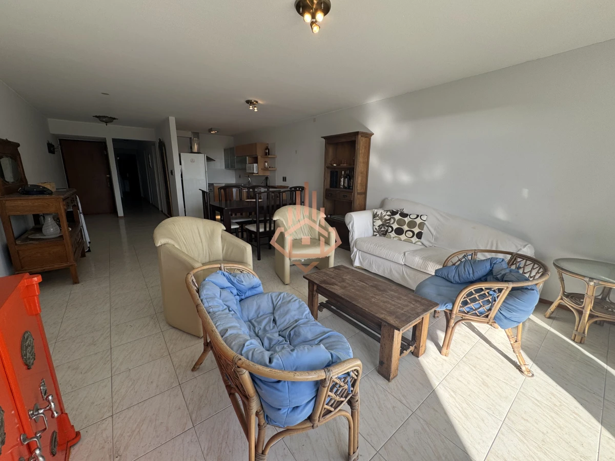 Venta apartamento frente al Mar de 3 dormitorios.