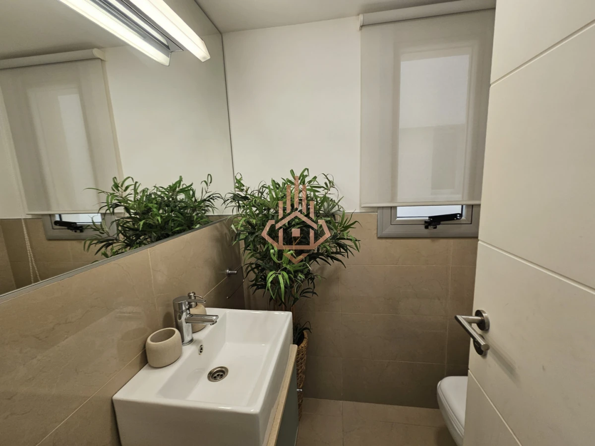 Alquiler de 3 Dormitorios en Suite en Primera Línea de la Brava