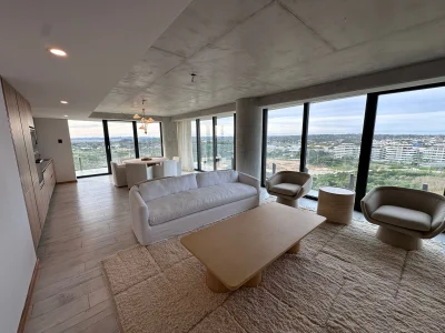 Venta departamento en Surfside de 2 dormitorios + den con vista al Mar