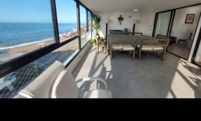 Apartamento de 4 dormitorios +dep serv con baño.  Con Vista al Mar en la Península ? Totalmente Reciclado, 180 m² + 2 Garages