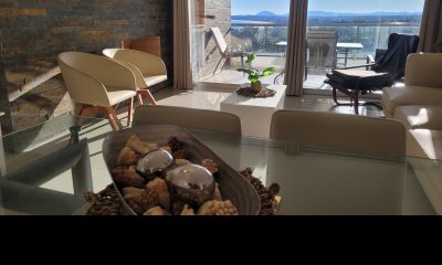 Apartamento dúplex en venta con vista panorámica en Punta Ballena