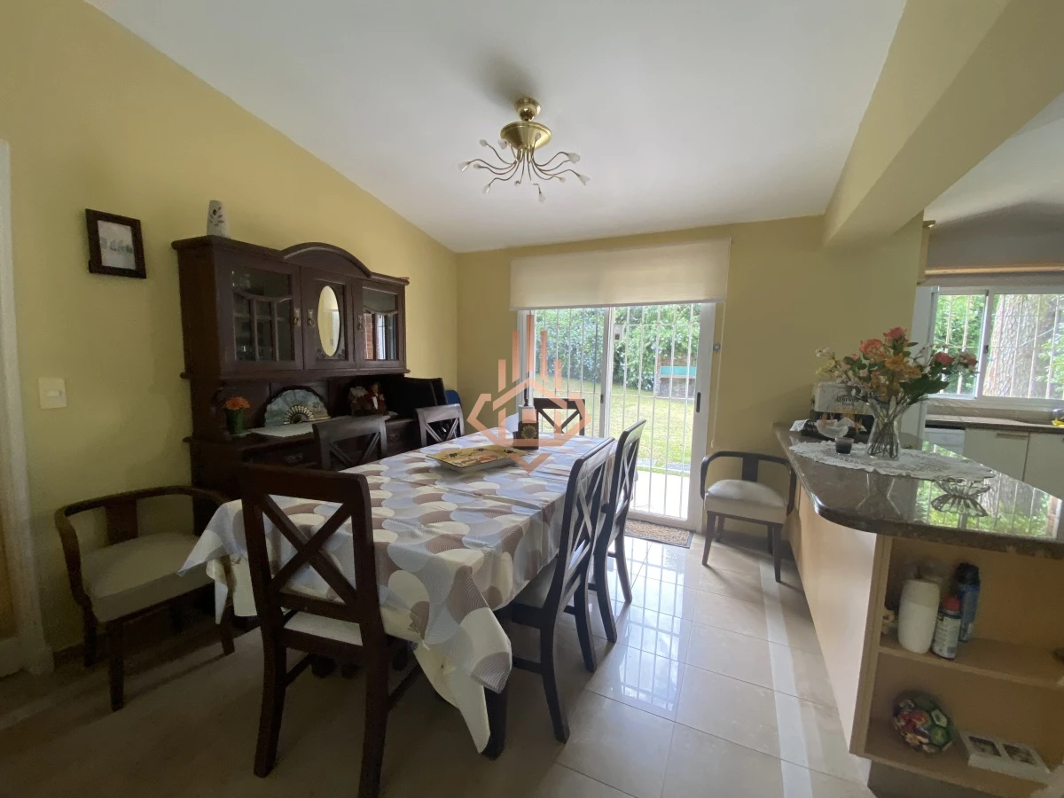 Alquiler temporal casa a 6 cuadras de la playa de 3 dormitorios.