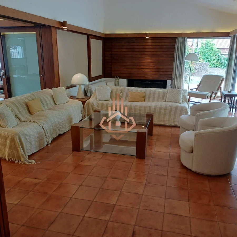 VENDO 4 Dormitorios mas servicio, piscina, barbacoa cerrada, excelente ubicación colegios - Foto 2
