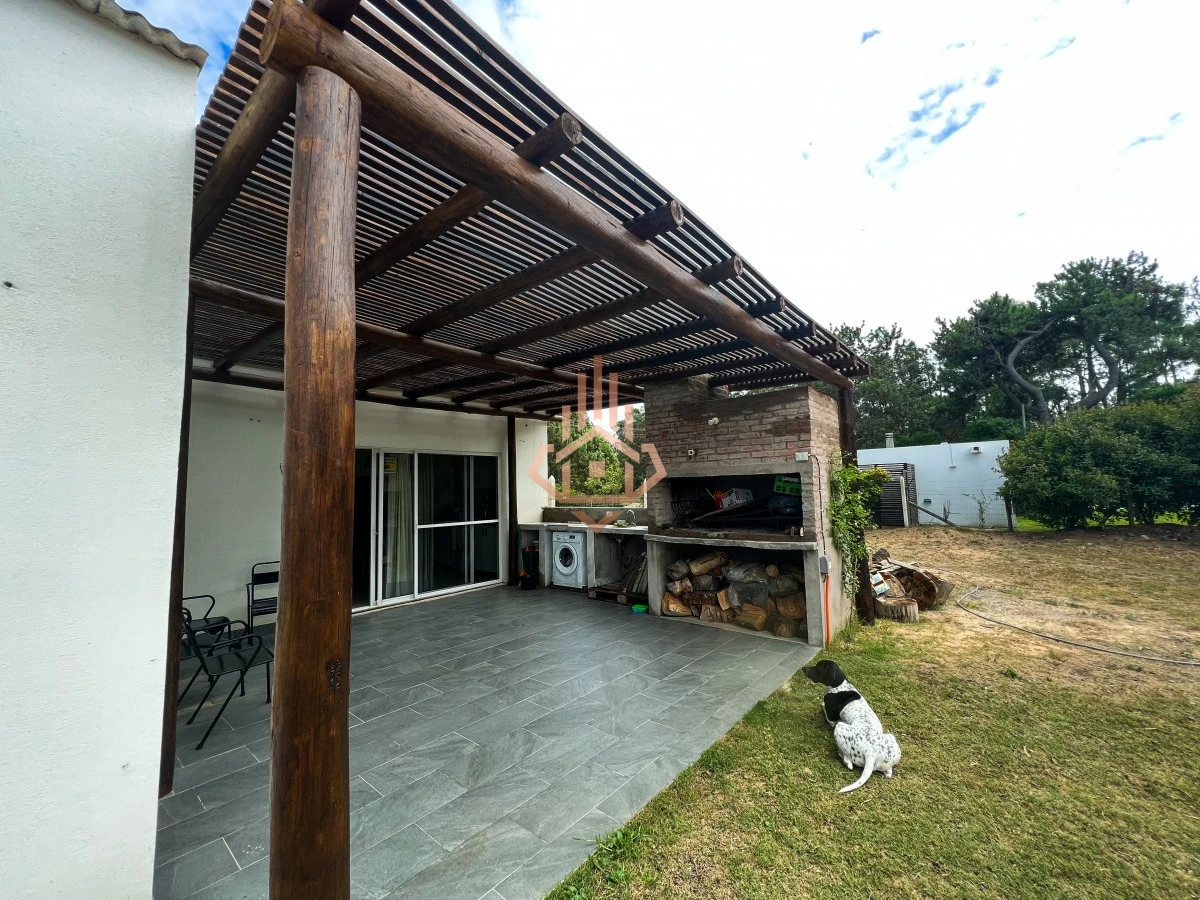 Se Alqula Casa de 2 Dormitorios y Dos Baños en la Barra