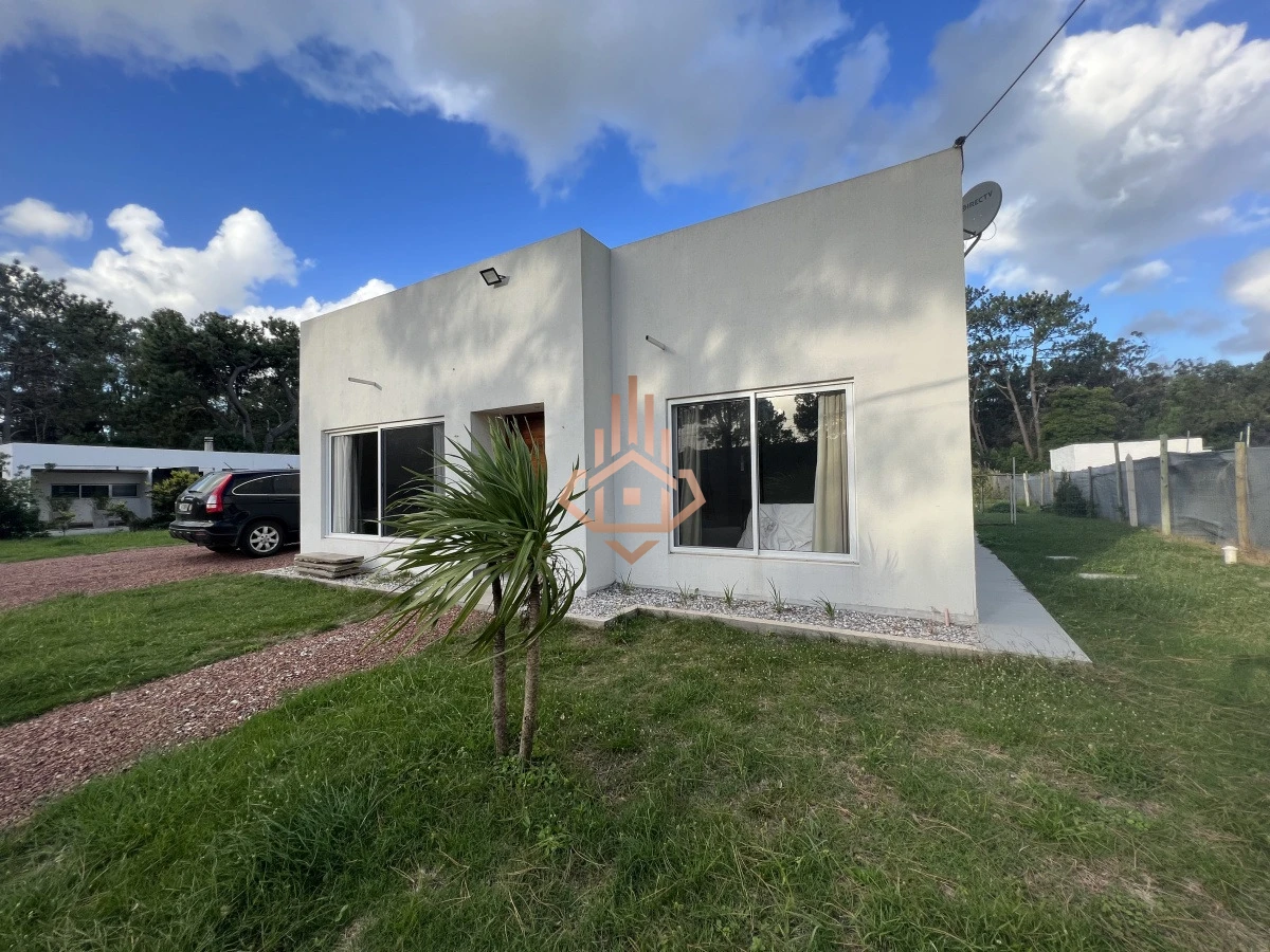 Se Alqula Casa de 2 Dormitorios y Dos Baños en la Barra