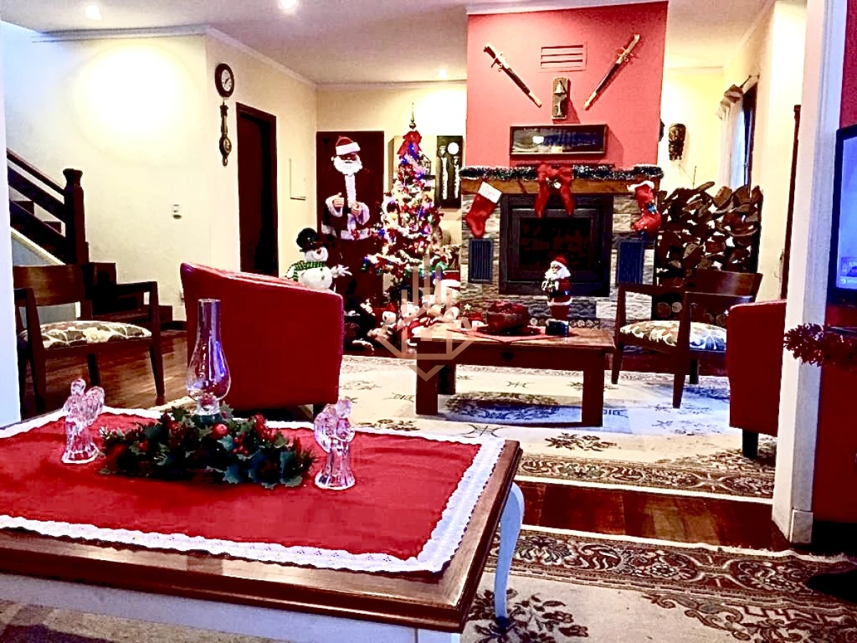 Alquiler de Temporada Casa 4 dormitorios y piscina climatizada a 500 metros del mar