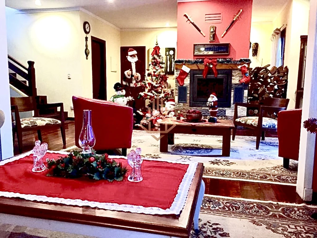 Alquiler de Temporada Casa 4 dormitorios y piscina climatizada a 500 metros del mar