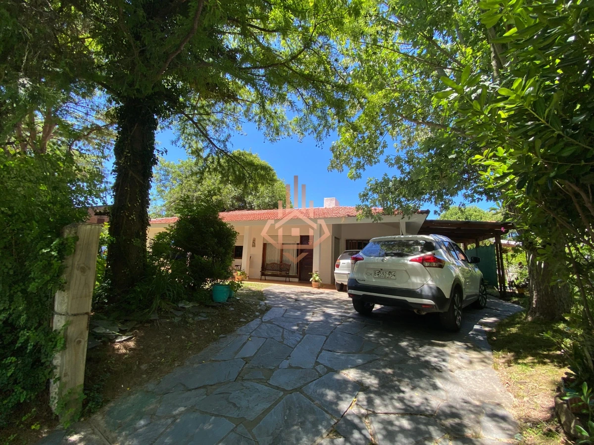 Casa en Alquiler Anual 3 dormitorios+ 1 suite.