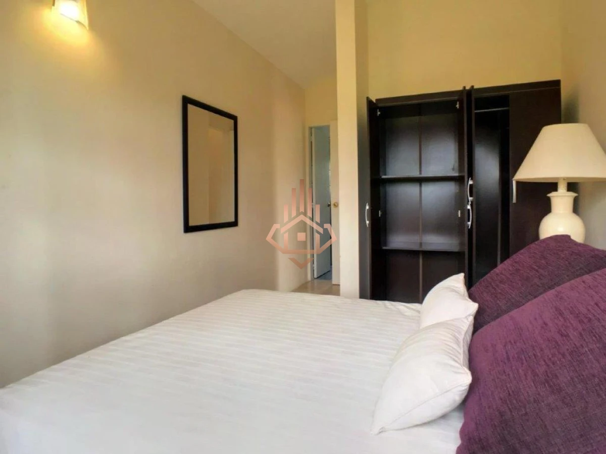 Casa en Venta Manzana Completa, 6 Dormitorioscon Proyecto Aprobado de Condo Hotel Barrio Mansa