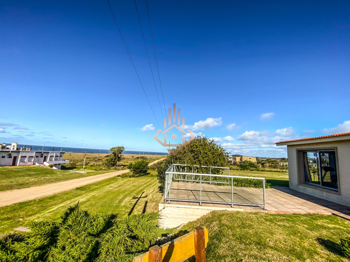 Hermosa Casa con Vista al mar en Barra de Portezuelo - LUX472C