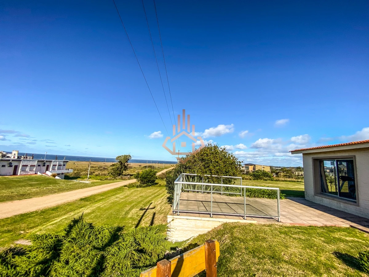 Linda casa com vista para o mar em Barra de Portezuelo - Foto 1