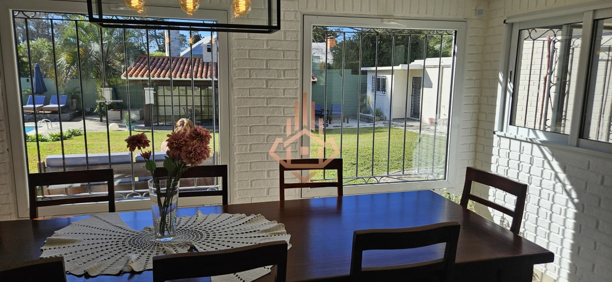 Se Alquila en Country Casa de 5 Cuartos y 4 Baños