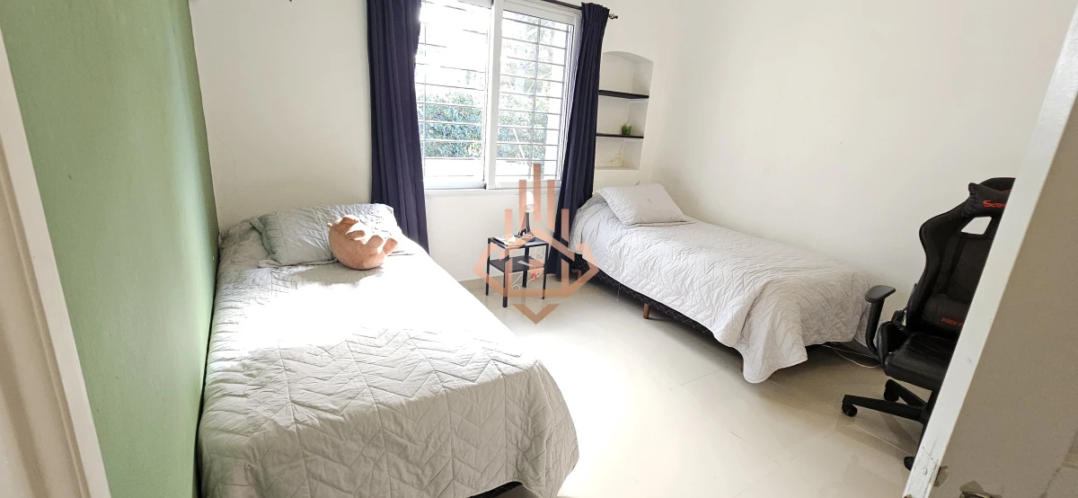 Se Alquila en Country Casa de 5 Cuartos y 4 Baños