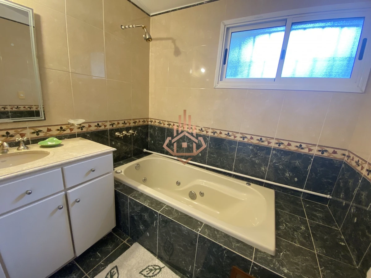 Alquiler temporal casa a 6 cuadras de la playa de 3 dormitorios.