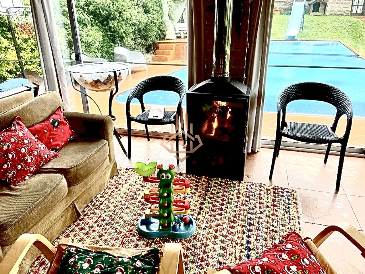 Alquiler de Temporada Casa 4 dormitorios y piscina climatizada a 500 metros del mar