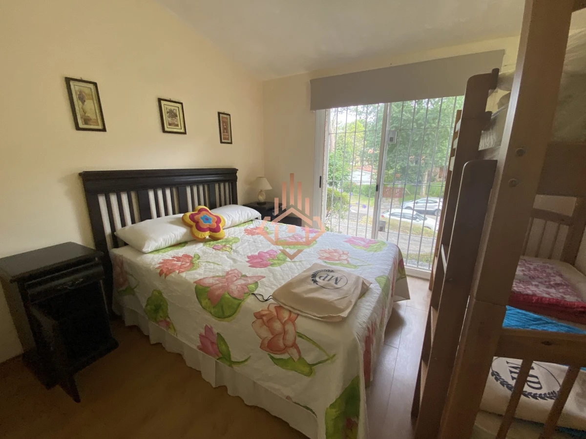 Alquiler temporal casa a 6 cuadras de la playa de 3 dormitorios.