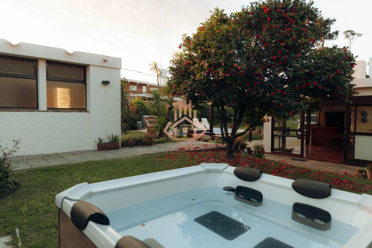 Casa exclusiva en Punta del Este - Playa Mansa