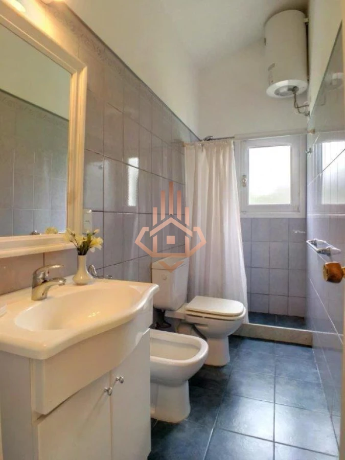 Casa en Venta Manzana Completa, 6 Dormitorioscon Proyecto Aprobado de Condo Hotel Barrio Mansa