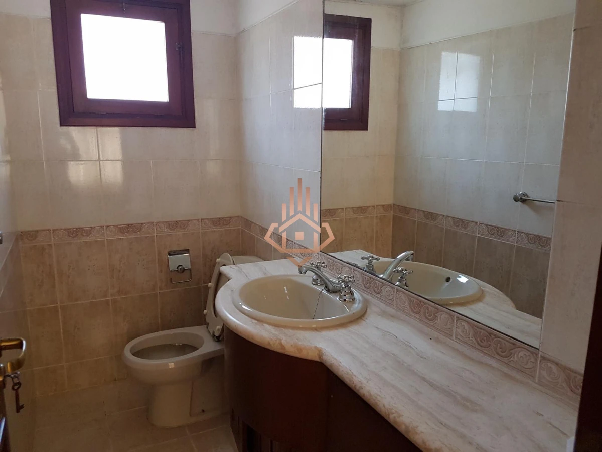 Casa en Alquiler Super Comoda y Completa en Jardines de Cordoba, 3 Cuartos, 4 Baños, Yacuzzy. Piscina, Juegos para Niños