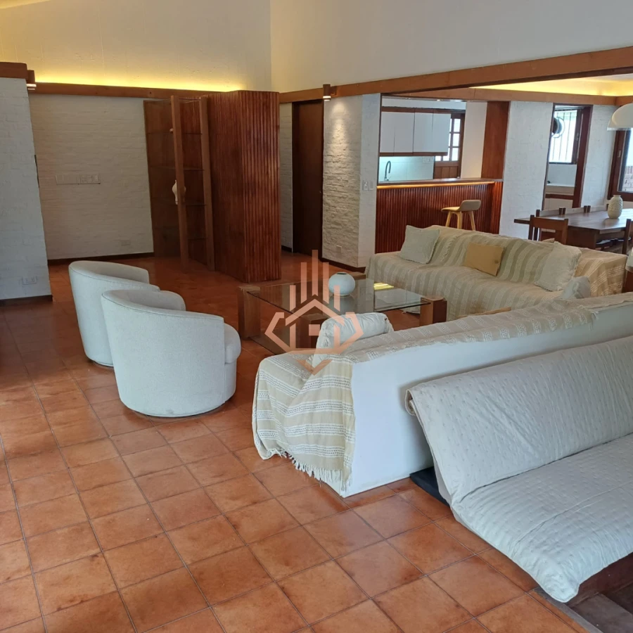 VENDO 4 Dormitorios mas servicio, piscina, barbacoa cerrada, excelente ubicación colegios - Foto 3